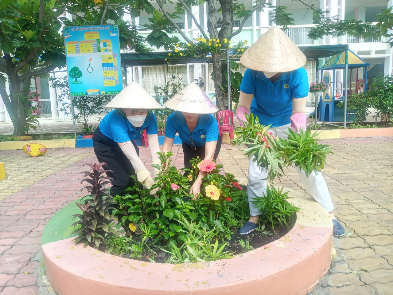 CĐV tham gia trồng cây
